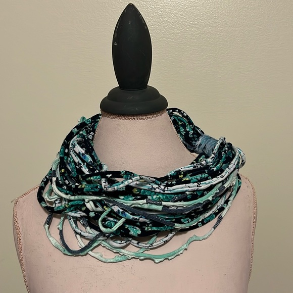 Necklace/scarf - Picture 1 of 5